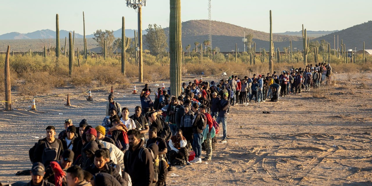 La ley de prueba de ciudadanía de Arizona regresa a los tribunales en medio de temores por el voto de no ciudadanos