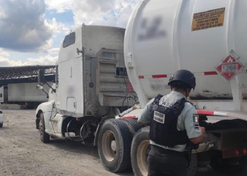 En Sonora y Nuevo León aseguran 4 tractocamiones con 204 mil litros de huachicol