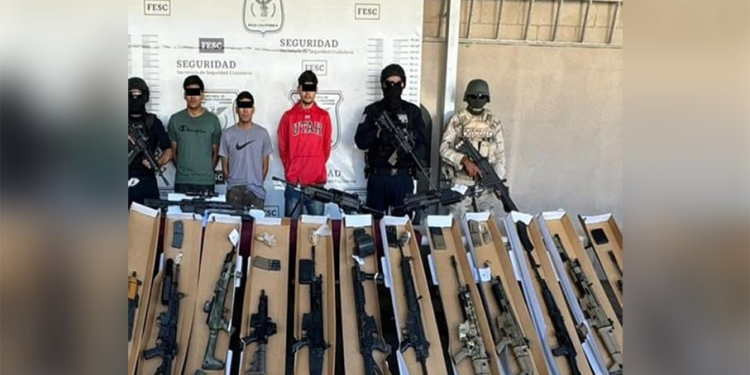 Ejército Mexicano decomisa arsenal en la zona limítrofe entre Baja California y Sonora. Hay tres sujetos detenidos