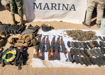 Aseguran arsenal con fusiles AK-47 en Caborca; hay 4 detenidos