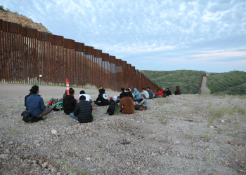 La rápida respuesta de salud mental para migrantes y solicitantes de asilo que cruzan la frontera entre Estados Unidos y México