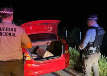 “Narcos” abandonan auto cargado con mariguana en Sonora; Guardia Nacional lo decomisa