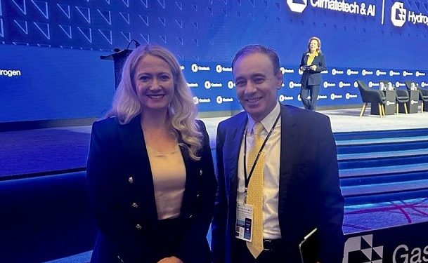 Promueve Gobernador Durazo Plan Sonora en Expoenergética más grande del mundo