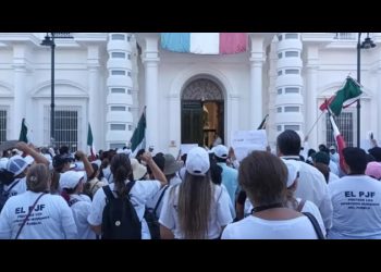 Mientras avanza reforma al Poder Judicial en las cámaras trabajadores mantienen manifestaciones