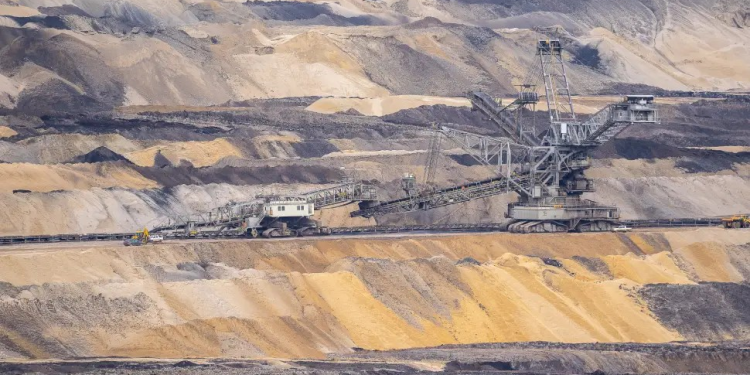 Bolivia firma con empresa rusa para construir una planta de extracción directa de litio