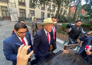 Embajador Ken Salazar regresa a Palacio Nacional, tras “pausa” de AMLO; asiste a reunión con empresarios