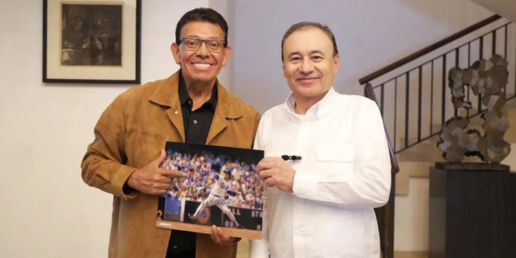 Alfonso Durazo, gobernador de Sonora, rinde homenaje a ‘El Toro’ Valenzuela