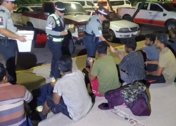 Rescatan a 74 migrantes en Sonora