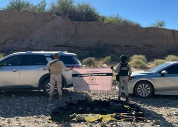 Aseguran vehículos, armas largas y cartuchos en Sonora