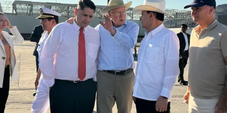 Destaca Ken Salazar oportunidad para fortalecer conexión comercial entre Sonora y Arizona
