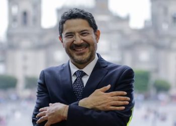 Asume Martí Batres la dirección general del Issste