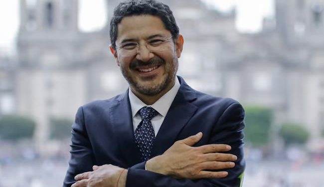 Asume Martí Batres la dirección general del Issste