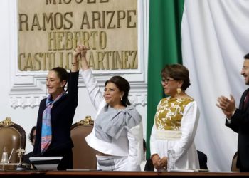 Clara Brugada rinde protesta como jefa de Gobierno de CDMX; dice que junto a Sheinbaum “construirán segundo piso de la transformación”