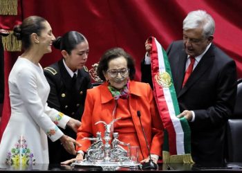 Despide Sheinbaum a Ifigenia Martínez, “mujer consecuente y de convicciones”