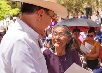 Beneficia Durazo a más de 47 mil familias sonorenses con entrega de escrituras