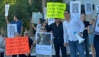 Empleados del PJF protestan en Sonora frente a autoridades norteamericanas