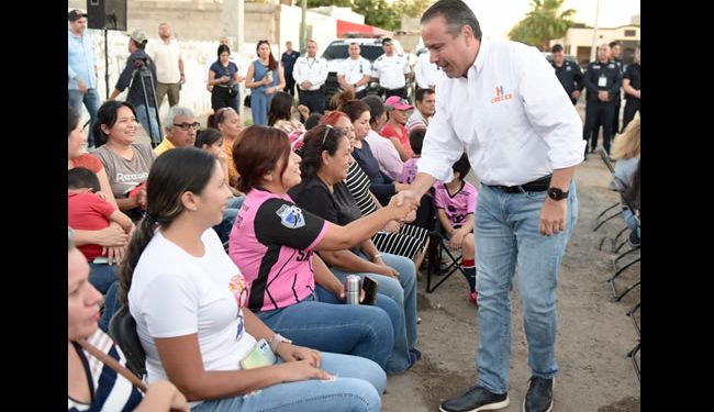Cumple Toño Astiazarán a familias de San Bosco con Centro de Respuesta Inmediata