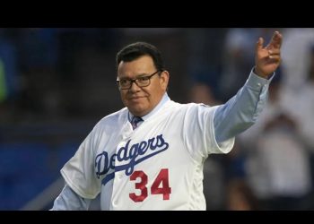 Claudia Sheinbaum lamenta la muerte de Fernando ‘El Toro’ Valenzuela