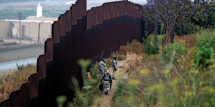 Morir migrando: desaparecidos y restos óseos desnudan la crisis humanitaria en la frontera sur de EEUU