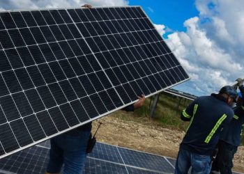 Aprueban diputados abrir a la iniciativa privada generación de energía limpia