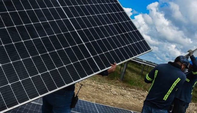 Aprueban diputados abrir a la iniciativa privada generación de energía limpia