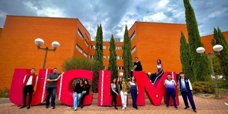 Realizan estancia académica en España estudiantes normalistas sonorenses