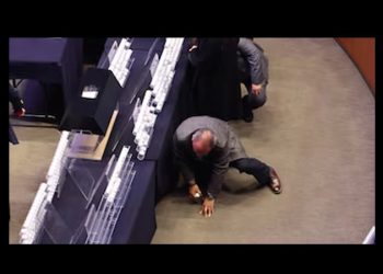 Entre tropezones y reclamos: así fue la tómbola para la elección de jueces en 2025