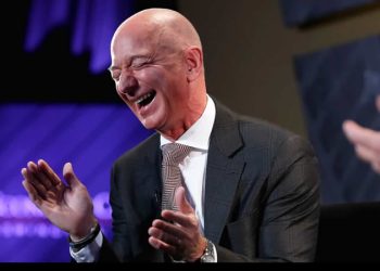 Jeff Bezos prohíbe al Washington Post respaldar a Kamala Harris