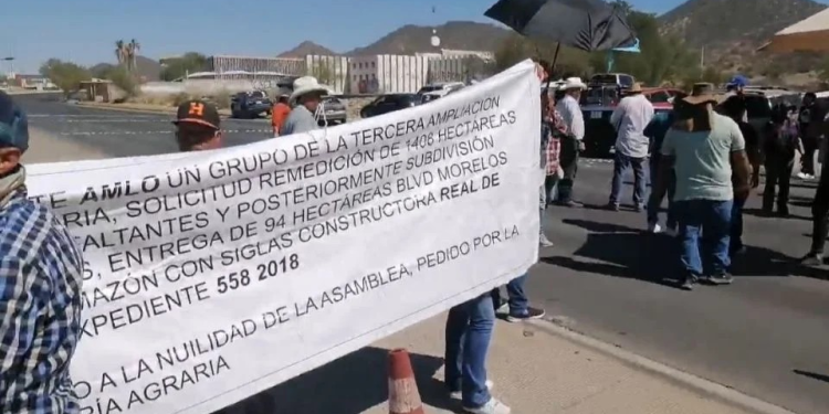 Indígenas de la etnia Pápago bloquean bulevar Morelos por supuesta expropiación de tierras