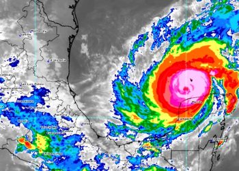 Milton pega en Yucatán con vientos de hasta 270 kilómetros por hora