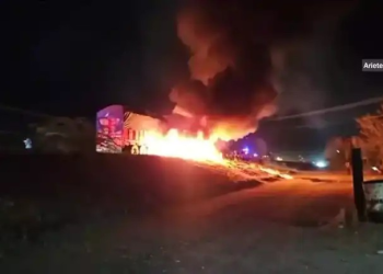 Muerte Accidente Deja a Hombre Muerto y a Tráiler Incendiado en Caborca