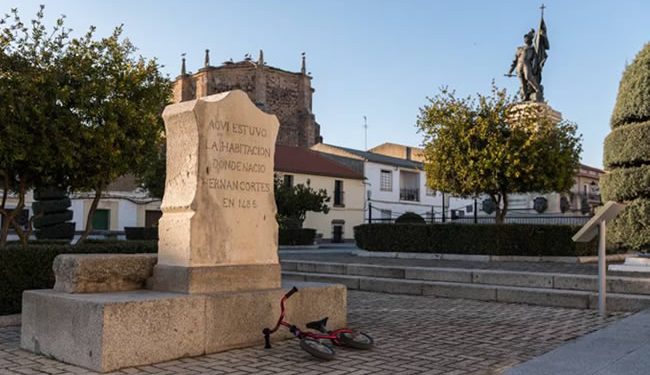 Las cenizas de Hernán Cortés languidecen en una caja fuerte en Cáceres con su proyecto de exposición en el aire