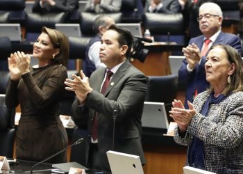 También el Senado rinde homenaje póstumo a Fernando Valenzuela