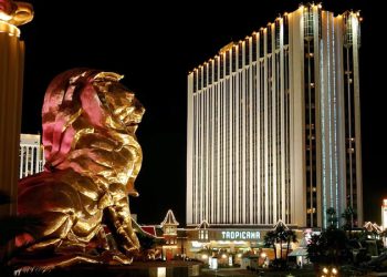 La demolición del Casino Tropicana entierra el viejo Las Vegas