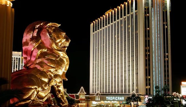 La demolición del Casino Tropicana entierra el viejo Las Vegas