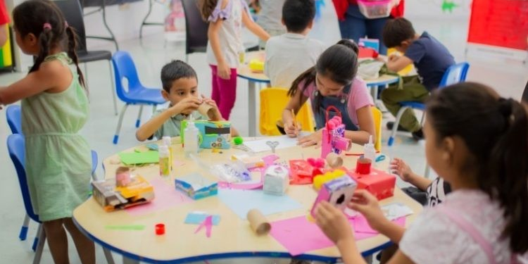 Donan recursos para promover espacios seguros a niños y adolescentes migrantes en Sonora