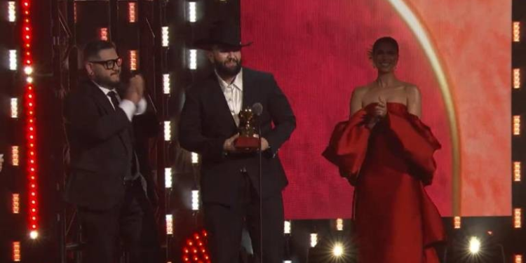 Carín León gana el Grammy Latino al Mejor Álbum de Música Mexicana, por encima de Peso Pluma y Natanael Cano