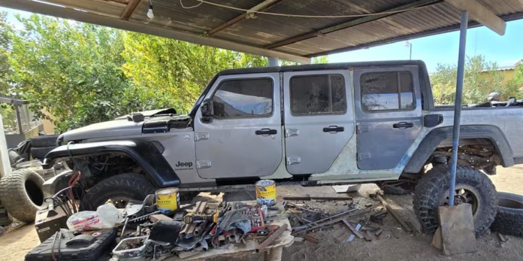 Decomisan cartuchos, cargadores y vehículos blindados en taller clandestino de Caborca