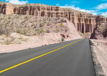 Carretera Agua Prieta-Janos se repara solo del lado de Sonora