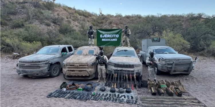 Así se ve el arsenal que la Defensa y Guardia Nacional le quitaron al narco en Sonora