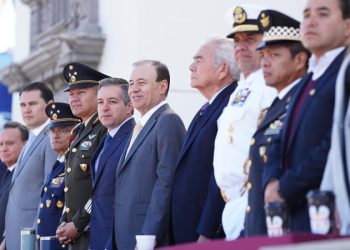 Acompaña Durazo a 5 mil jóvenes en el desfile por el 114 aniversario de la Revolución Mexicana