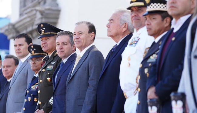 Acompaña Durazo a 5 mil jóvenes en el desfile por el 114 aniversario de la Revolución Mexicana