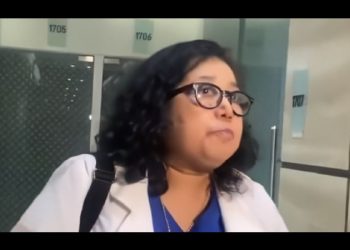 Marilyn Cote dice contar con títulos para ejercer la psiquiatría; sigue dando consulta