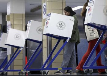 Abren los primeros centros de votación en EU para elegir entre Harris y Trump