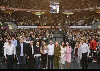 Entrega Durazo casi 7 mil becas a estudiantes de la UNISON del Campus Hermosillo