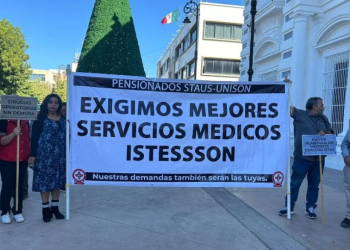 Derechohabientes de ISSSTESON protestan por fondo de pensiones
