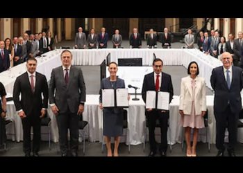 Sheinbaum firma Paquete contra la Inflación y la Carestía; canasta básica no costará más de 910 pesos