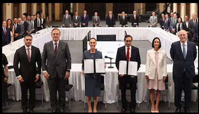 Sheinbaum firma Paquete contra la Inflación y la Carestía; canasta básica no costará más de 910 pesos