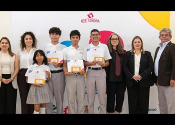 Premia IEE Sonora a ganadores del Debate Juvenil 2024 en la etapa institucional correspondiente al COBACH