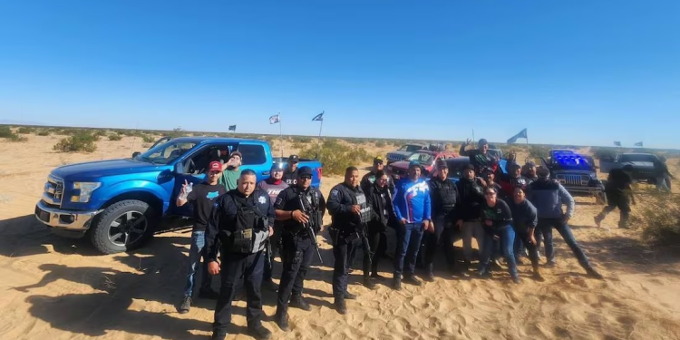 Rescatan a cinco travesilleros perdidos en el desierto de Altar; se quedaron varados porque se descompusieron sus autos